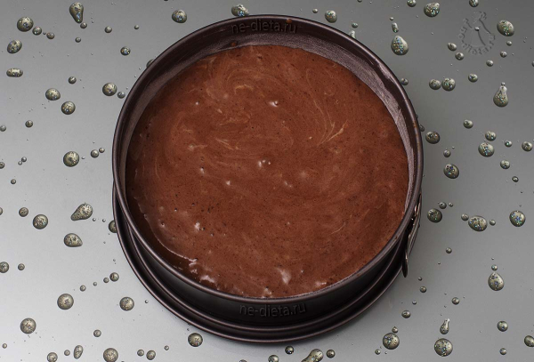 Шоколадный торт с малиной