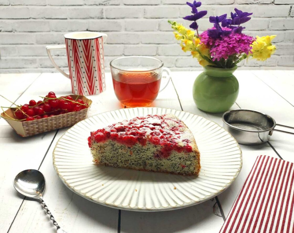 Салат с курицей, виноградом и орехами