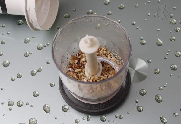 Язык с грибами и орехами