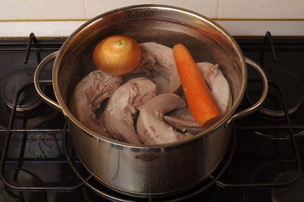 Язык свиной отварной