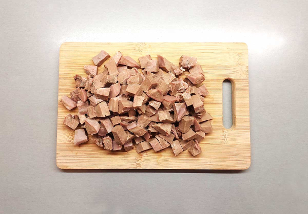 Язык с грибами и орехами