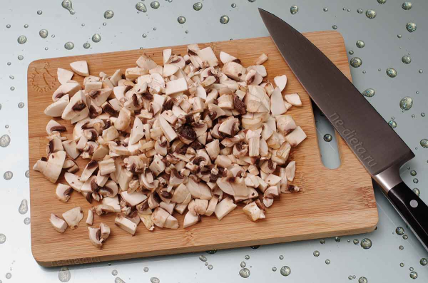 Язык с грибами и орехами