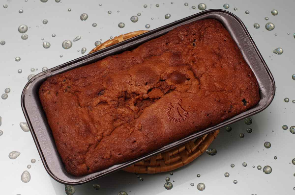 Шоколадный кекс с черной смородиной