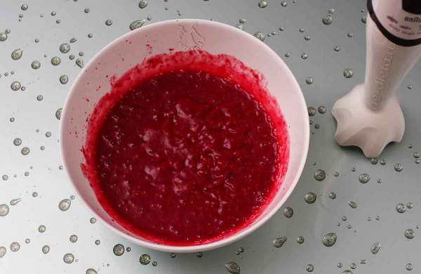 Шоколадный торт с малиной